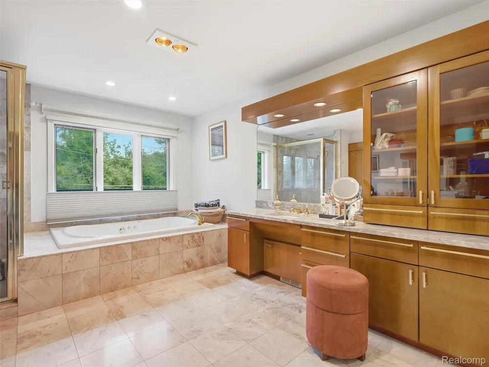 3104 Quarton Road Bloomfield Charter Township, MI 48304