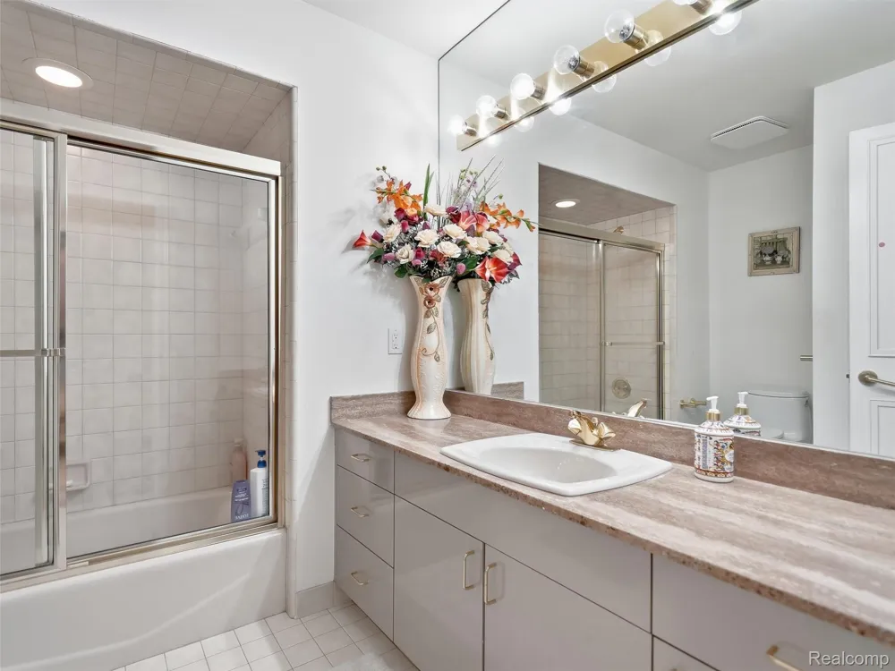 3104 Quarton Road Bloomfield Charter Township, MI 48304