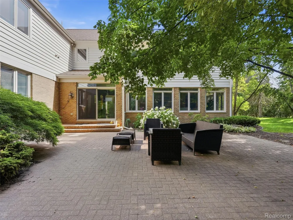 3104 Quarton Road Bloomfield Charter Township, MI 48304