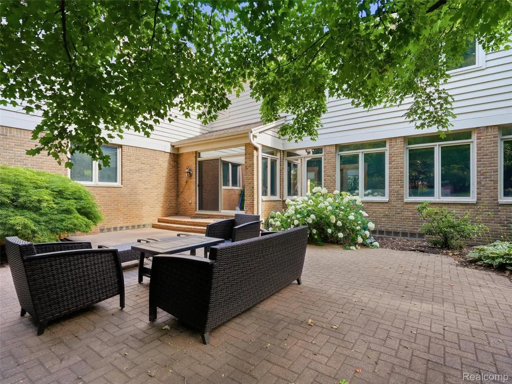 3104 Quarton Road Bloomfield Charter Township, MI 48304