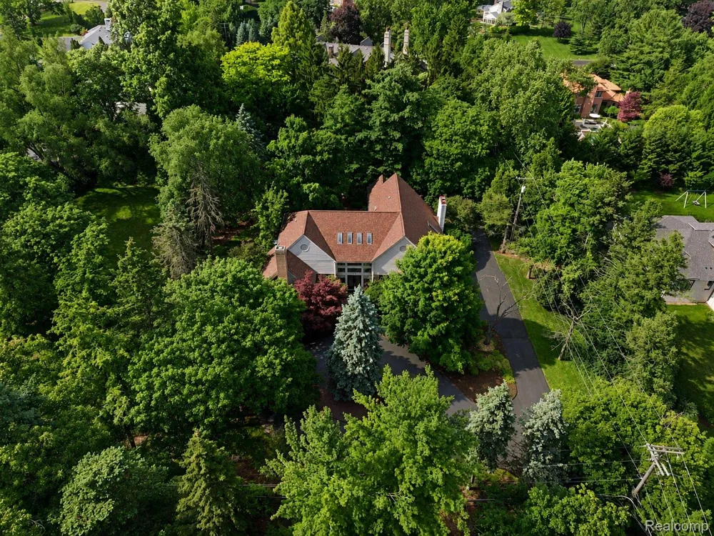 3104 Quarton Road Bloomfield Charter Township, MI 48304