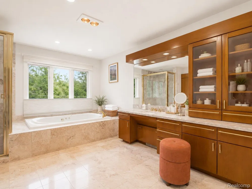 3104 Quarton Road Bloomfield Charter Township, MI 48304