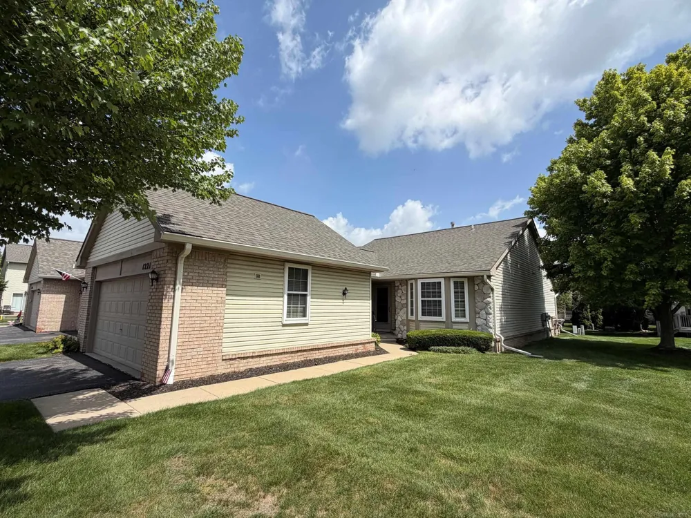 12215 Noonan Court Shelby Charter Township, MI 48315