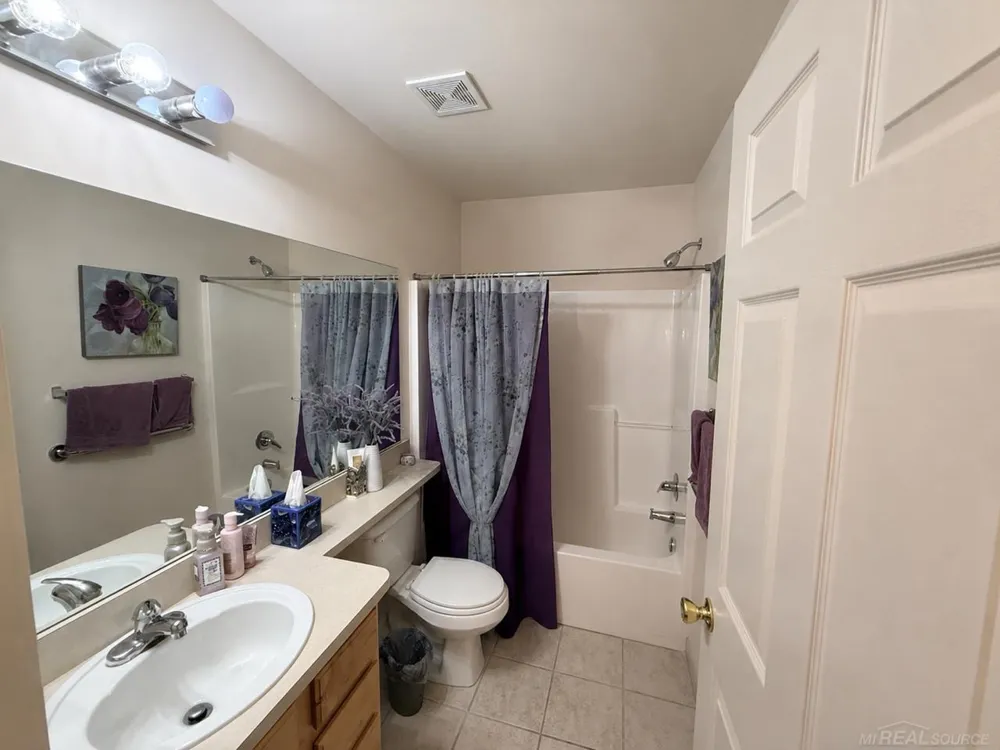 12215 Noonan Court Shelby Charter Township, MI 48315