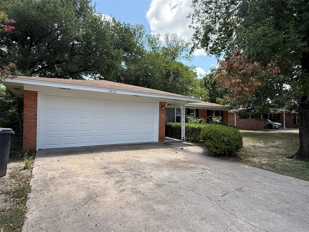 1915 Fairfax Drive Corsicana, TX 75110