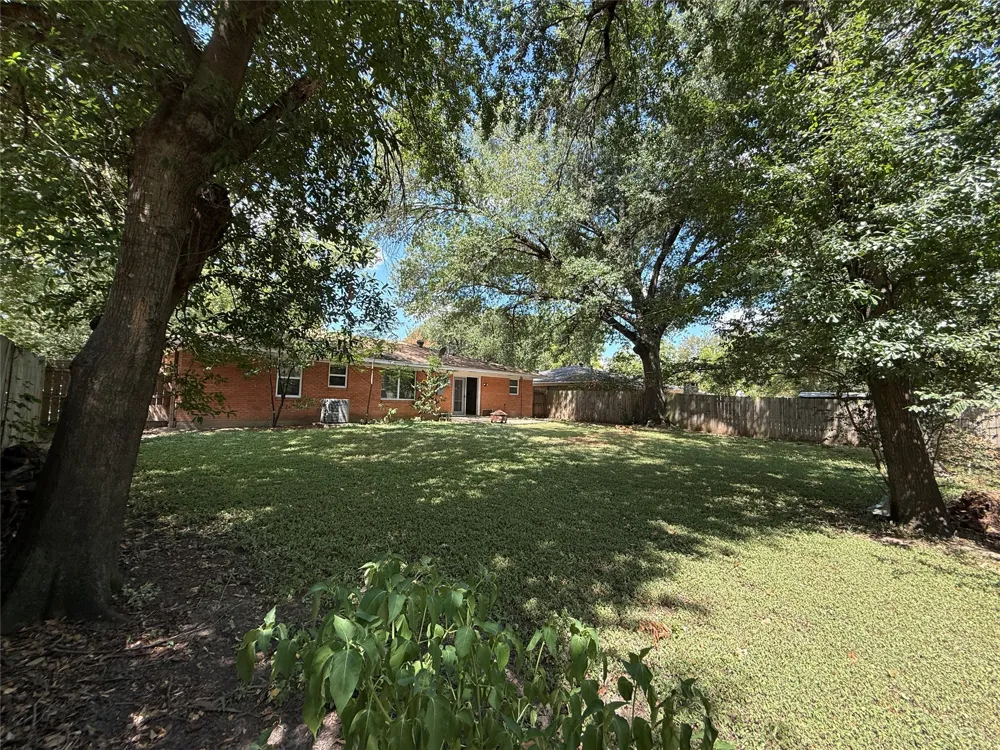 1915 Fairfax Drive Corsicana, TX 75110