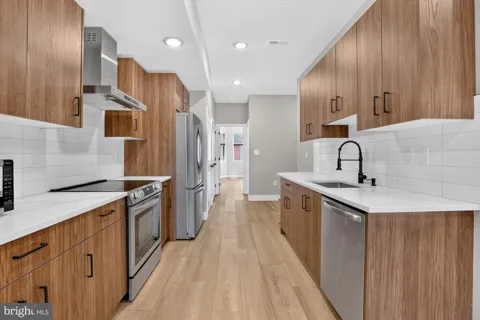 1843 E HAZZARD STREET #2