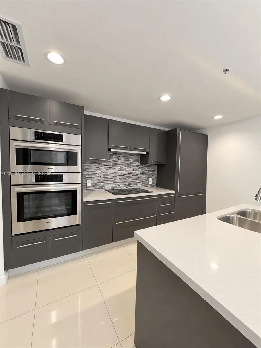 7875 NW 107th Ave #605 Doral, FL 33178