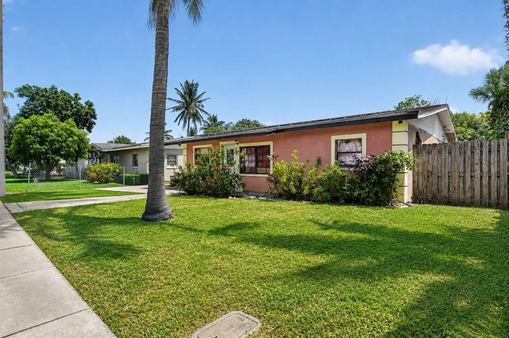 816 SW 3RD COURT Delray Beach, FL 33444