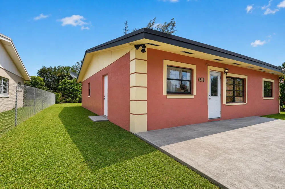 816 SW 3RD COURT Delray Beach, FL 33444