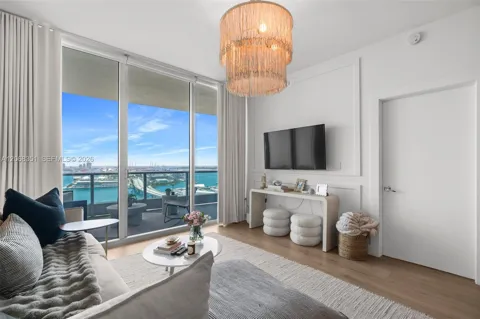 900 Biscayne Blvd #3103