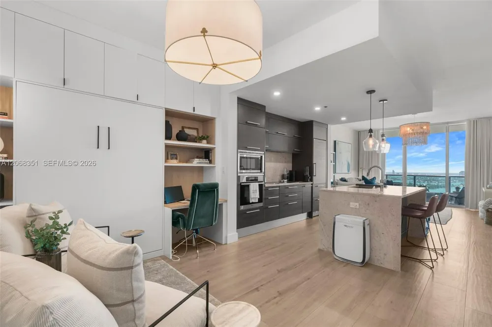 900 Biscayne Blvd #3103 Miami, FL 33132