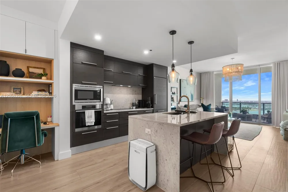 900 Biscayne Blvd #3103 Miami, FL 33132