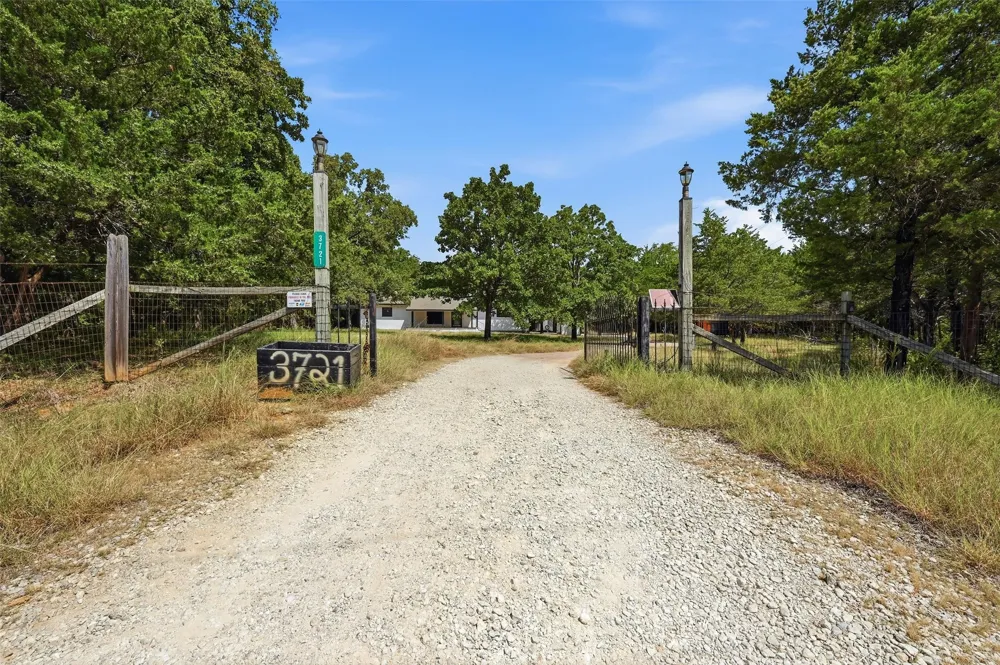 3721 Rock Creek Road Whitesboro, TX 76273