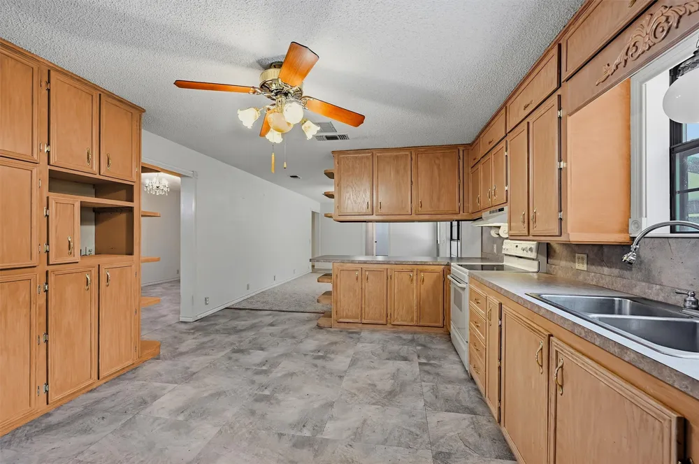 3721 Rock Creek Road Whitesboro, TX 76273