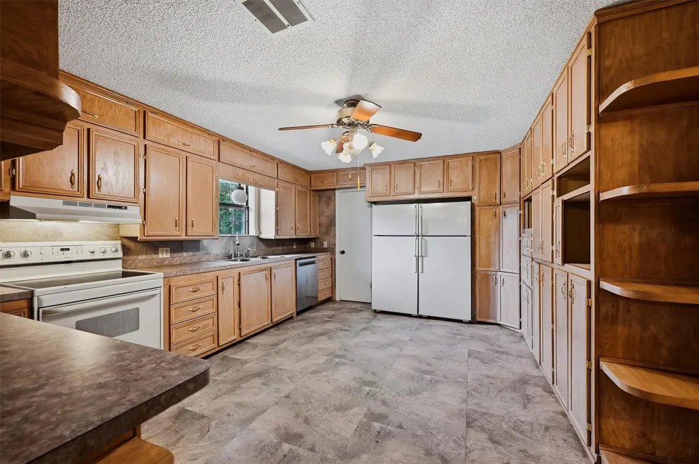 3721 Rock Creek Road Whitesboro, TX 76273