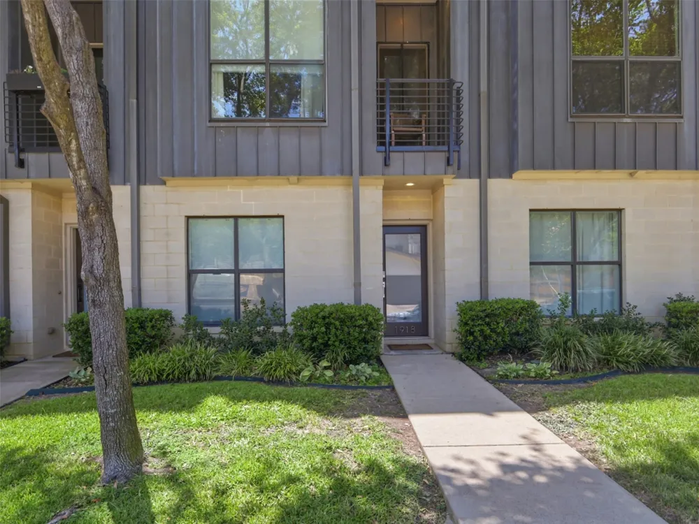1918 Hope Way Dallas, TX 75206
