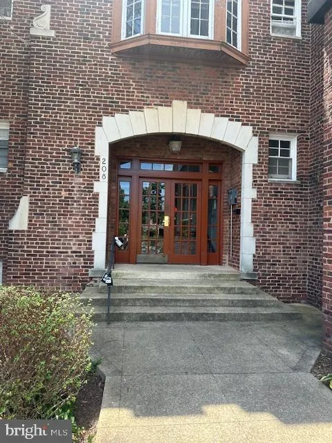 208 FARRAGUT STREET NW #204