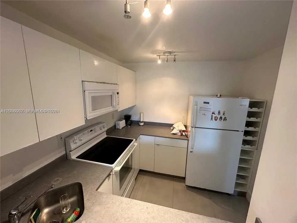 486 NW 165th St #b-303 Miami, FL 33169