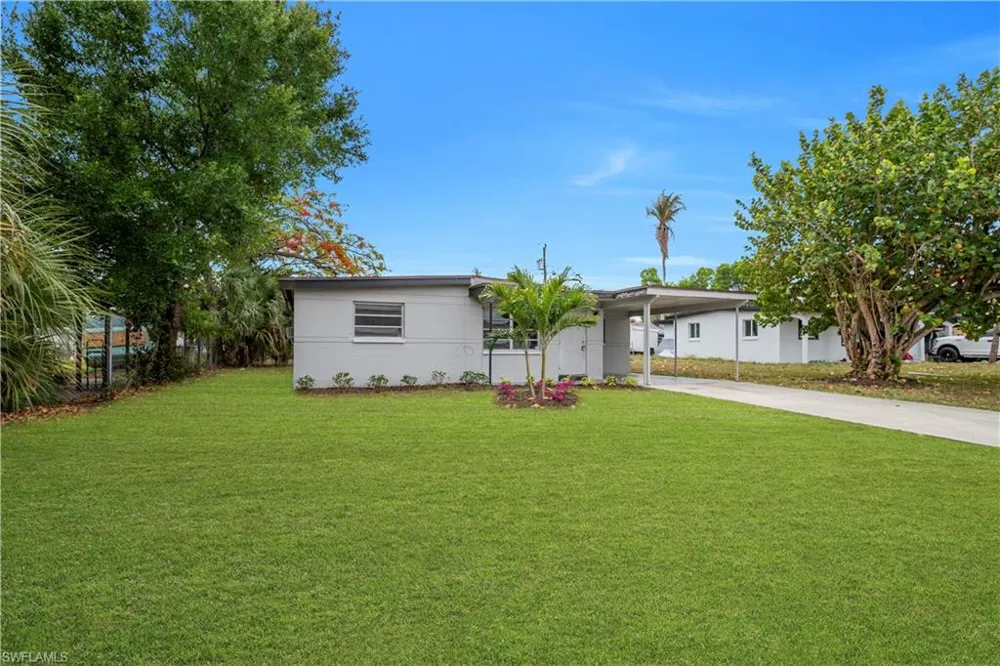 1527 Gardenia Avenue Fort Myers, FL 33916