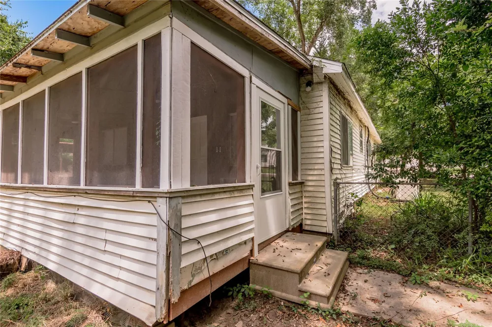 1107 W Dogwood Street Woodville, TX 75979
