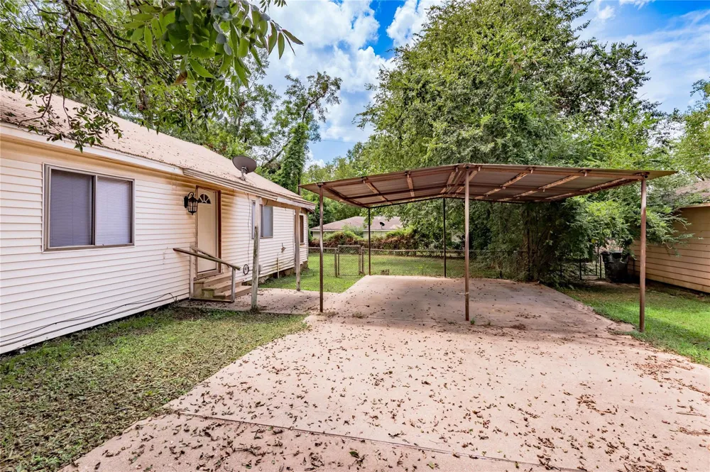 1107 W Dogwood Street Woodville, TX 75979