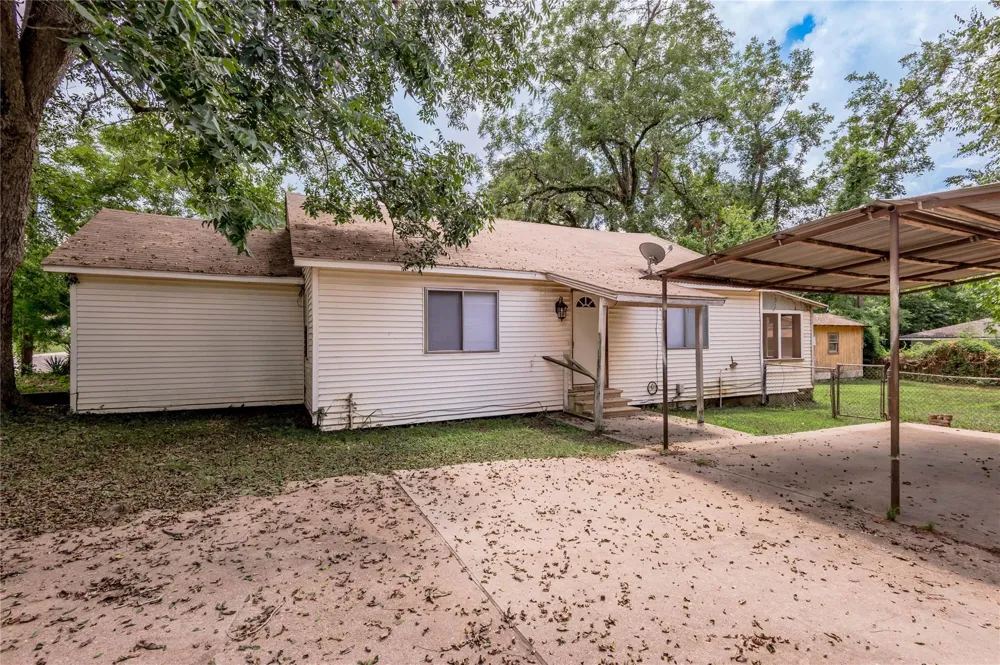 1107 W Dogwood Street Woodville, TX 75979