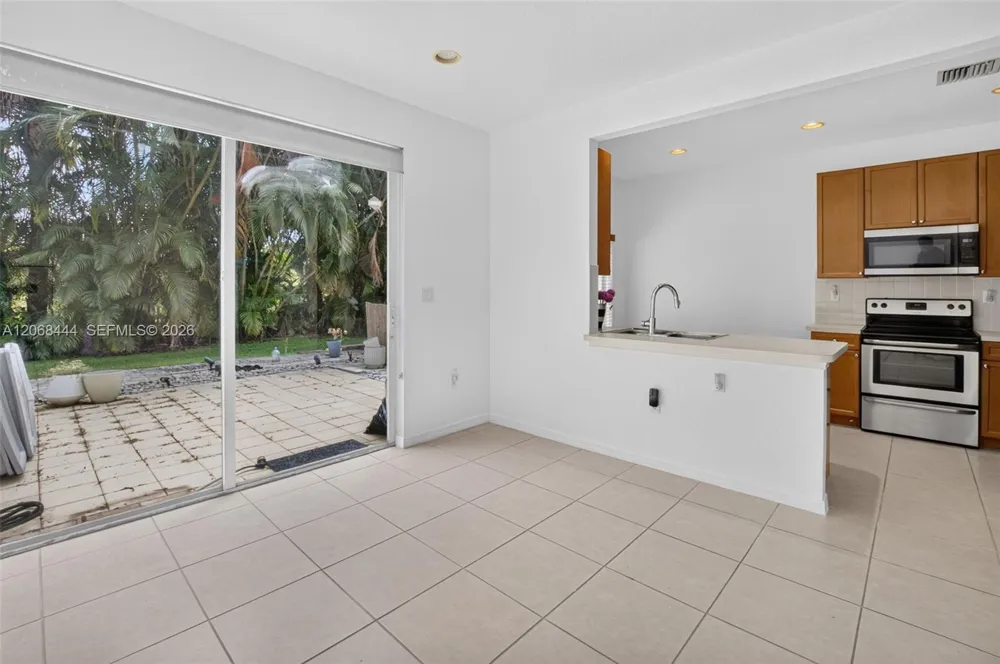 218 Lake Monterey Cir Boynton Beach, FL 33426