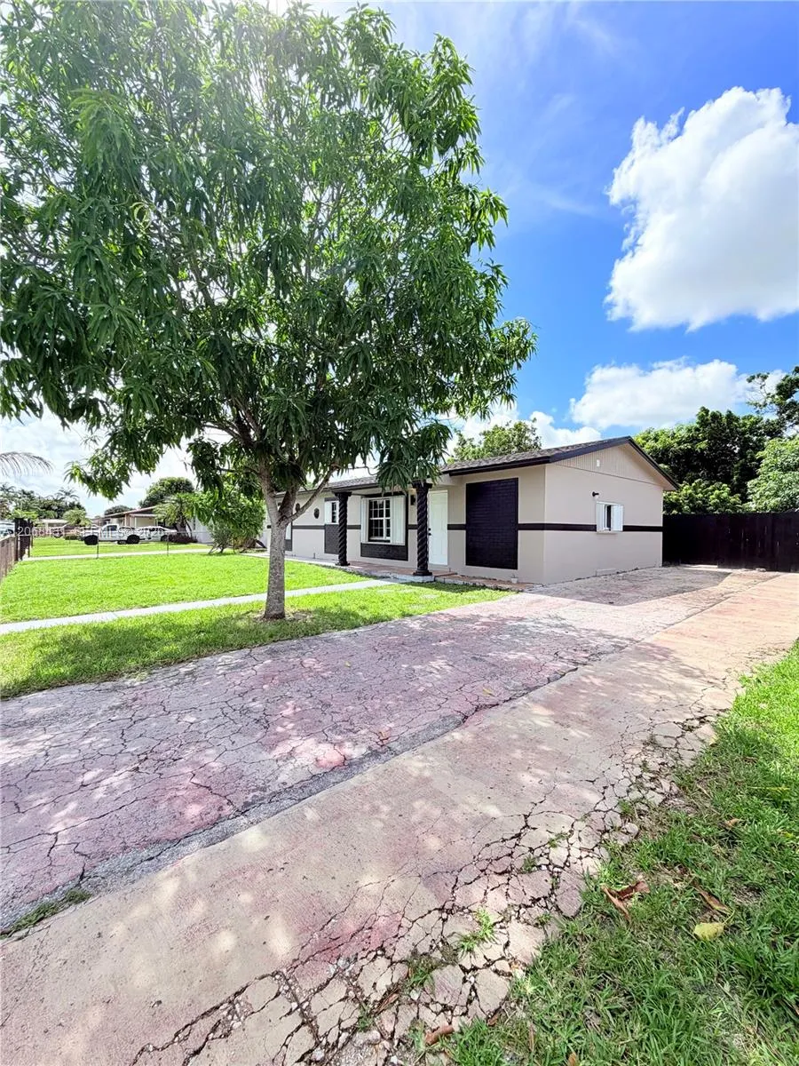4492 NW 180th St Miami Gardens, FL 33055