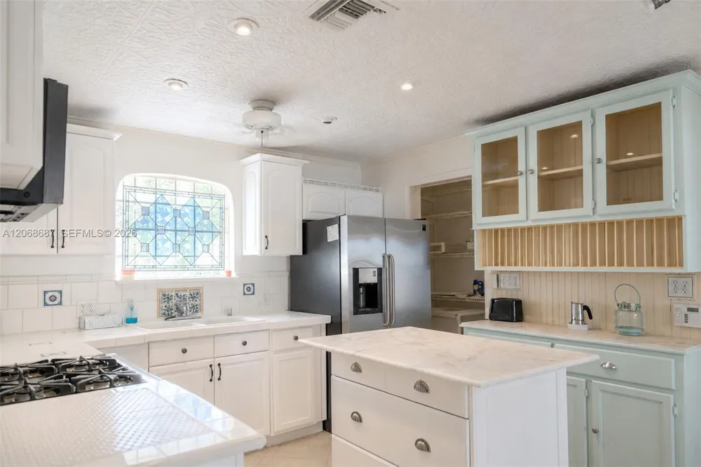 729 NE 2nd Ct #729 Hallandale Beach, FL 33009