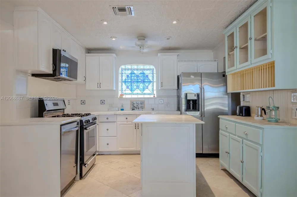 729 NE 2nd Ct #729 Hallandale Beach, FL 33009