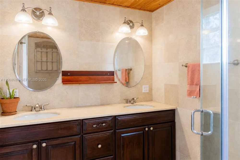 729 NE 2nd Ct #729 Hallandale Beach, FL 33009