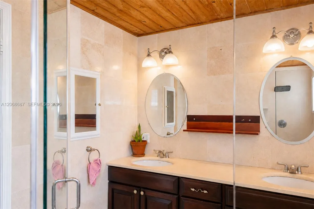 729 NE 2nd Ct #729 Hallandale Beach, FL 33009