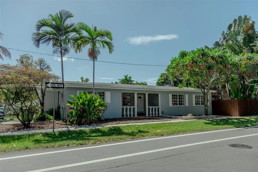 729 NE 2nd Ct #729 Hallandale Beach, FL 33009