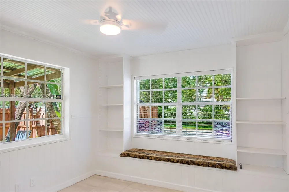 729 NE 2nd Ct #729 Hallandale Beach, FL 33009