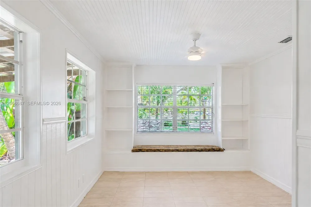 729 NE 2nd Ct #729 Hallandale Beach, FL 33009