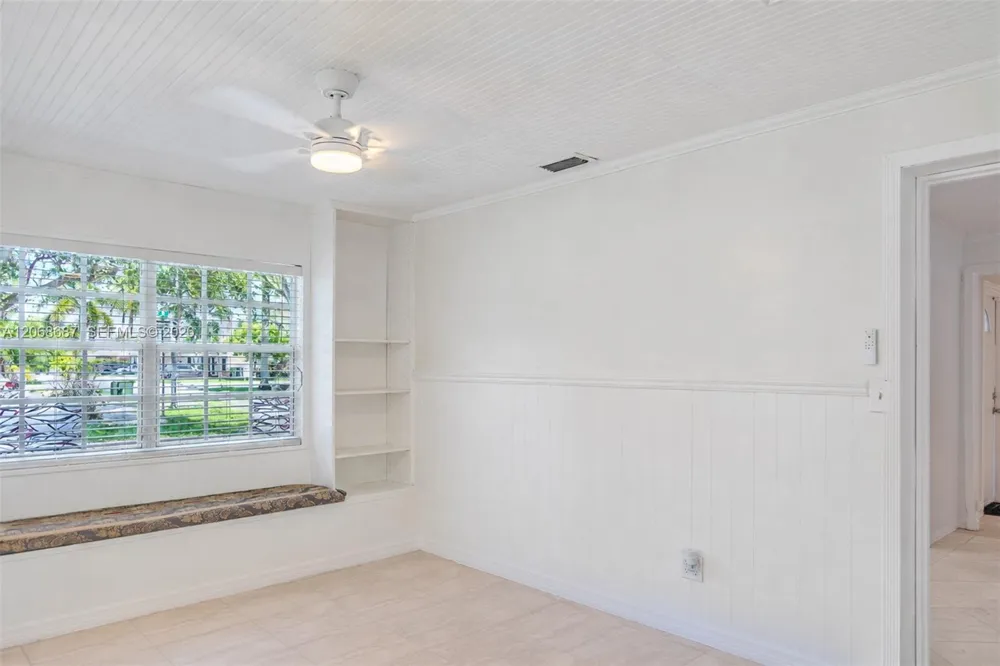 729 NE 2nd Ct #729 Hallandale Beach, FL 33009