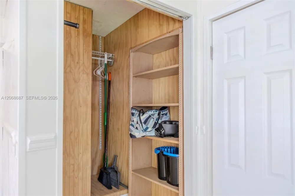 729 NE 2nd Ct #729 Hallandale Beach, FL 33009