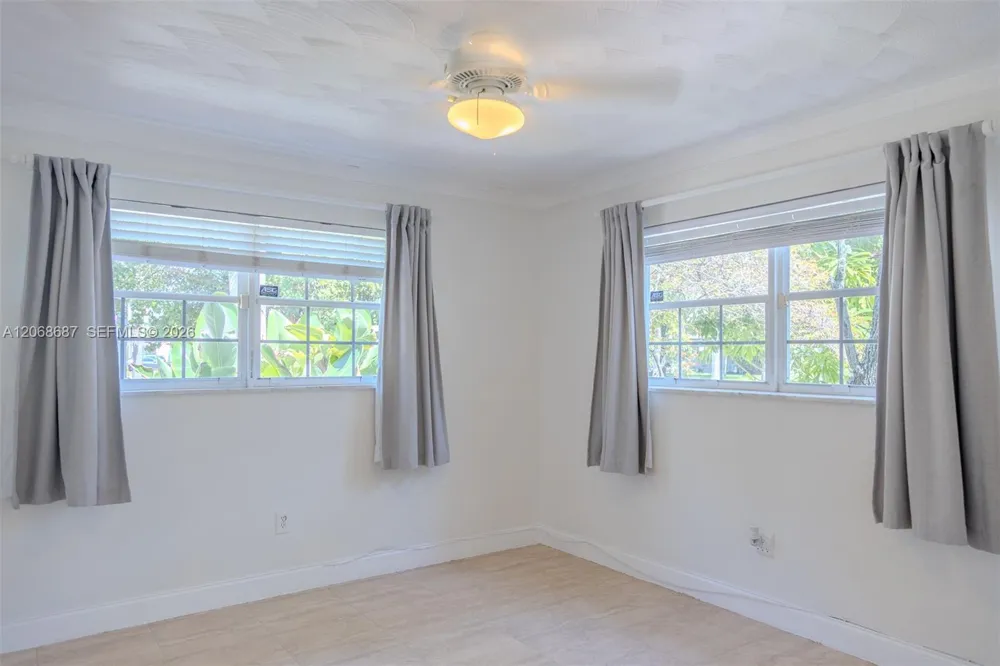 729 NE 2nd Ct #729 Hallandale Beach, FL 33009