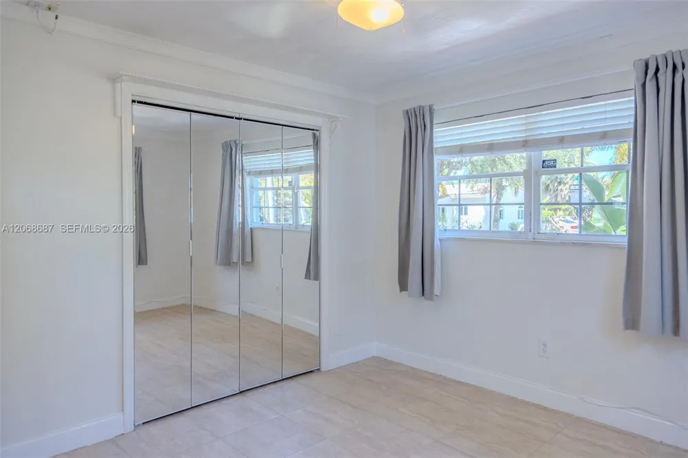 729 NE 2nd Ct #729 Hallandale Beach, FL 33009