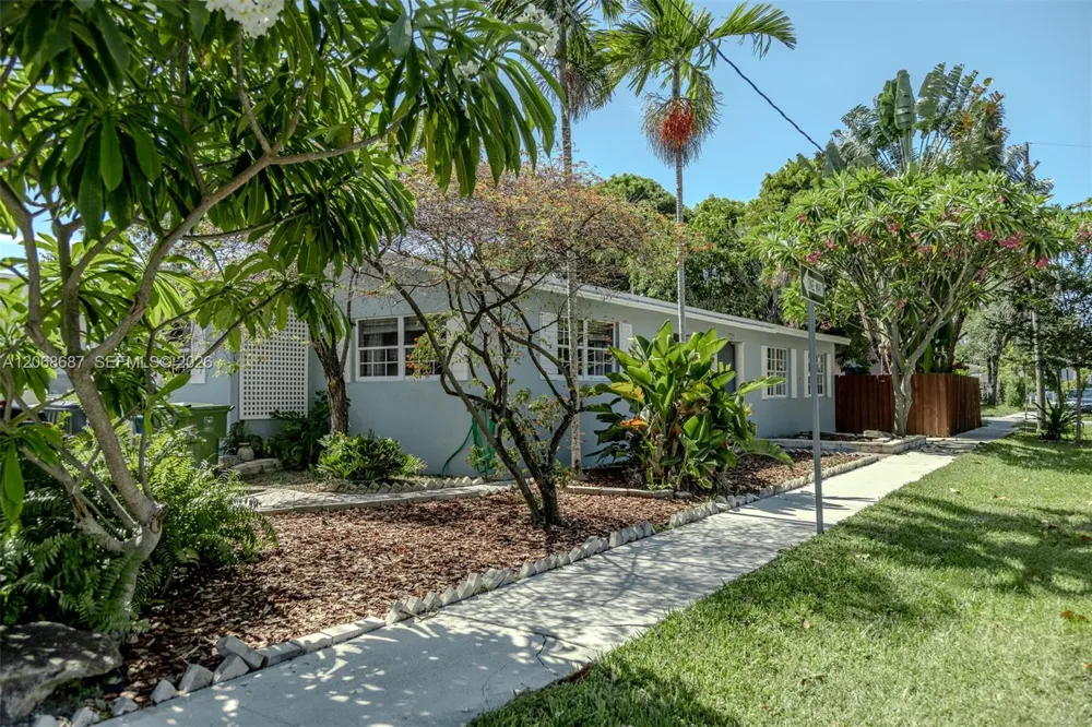729 NE 2nd Ct #729 Hallandale Beach, FL 33009