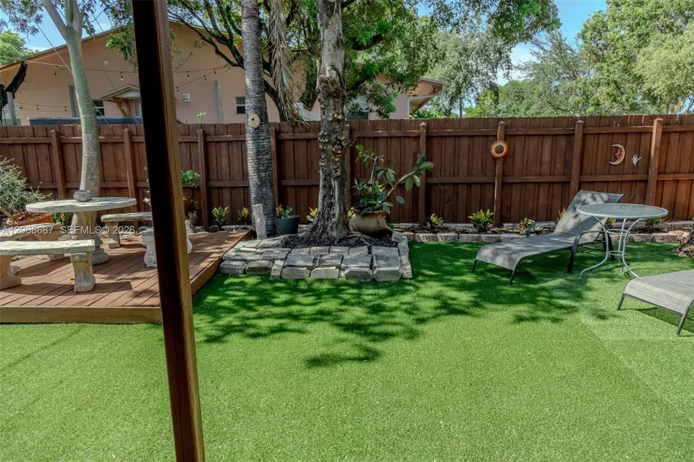 729 NE 2nd Ct #729 Hallandale Beach, FL 33009