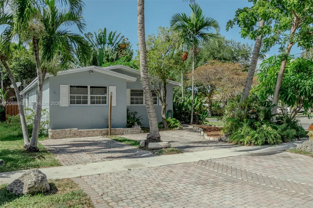 729 NE 2nd Ct #729 Hallandale Beach, FL 33009