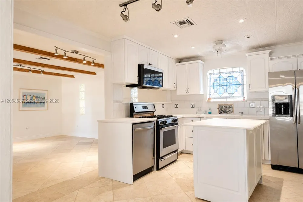 729 NE 2nd Ct #729 Hallandale Beach, FL 33009