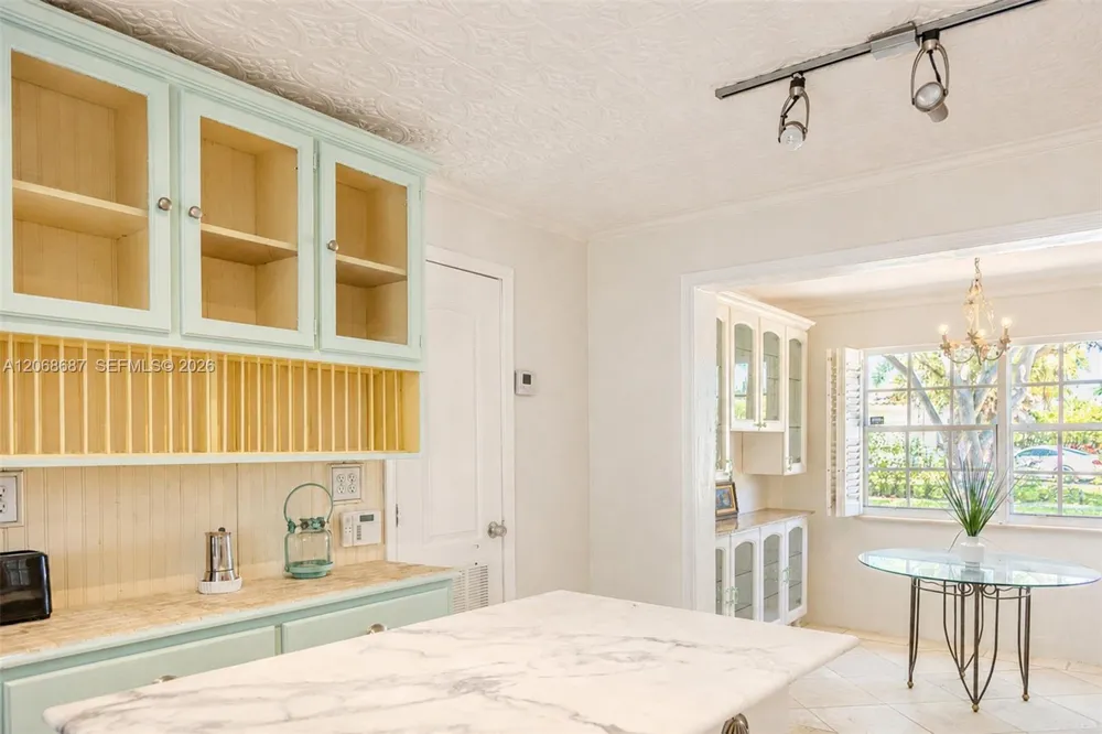 729 NE 2nd Ct #729 Hallandale Beach, FL 33009
