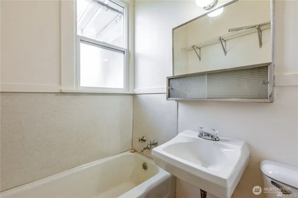 1714 Colby Avenue #2 Everett, WA 98201