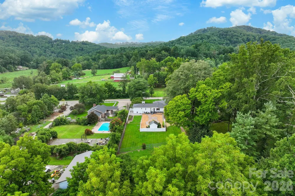 4295 Brevard Road Horse Shoe, NC 28742