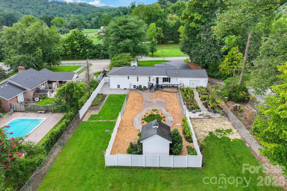 4295 Brevard Road Horse Shoe, NC 28742