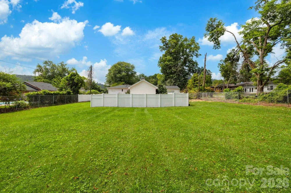 4295 Brevard Road Horse Shoe, NC 28742