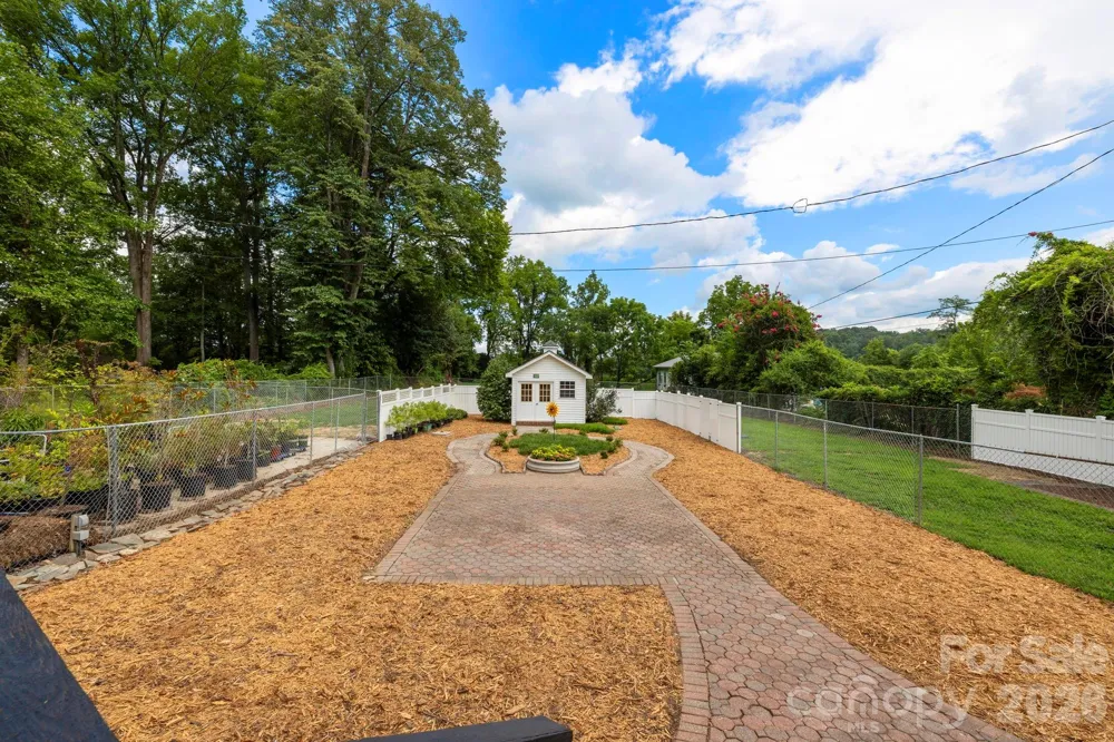 4295 Brevard Road Horse Shoe, NC 28742